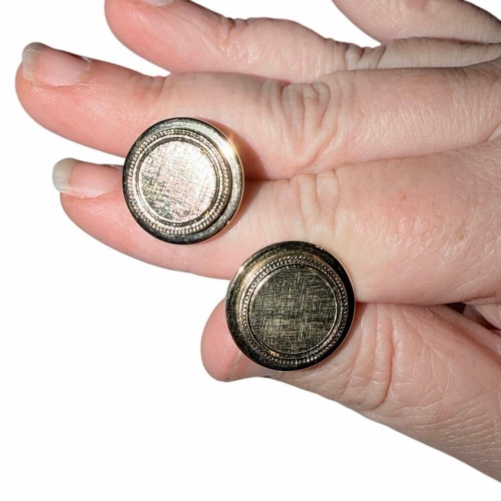 Vintage Round Gold Tone Cufflinks Textured Center Mid Century Classic Menswear